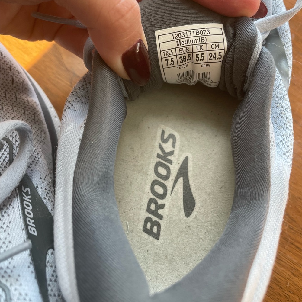 Brooks Glycerin Gym Shoes. Size U.S. womens  7.5 - Picture 4 of 4